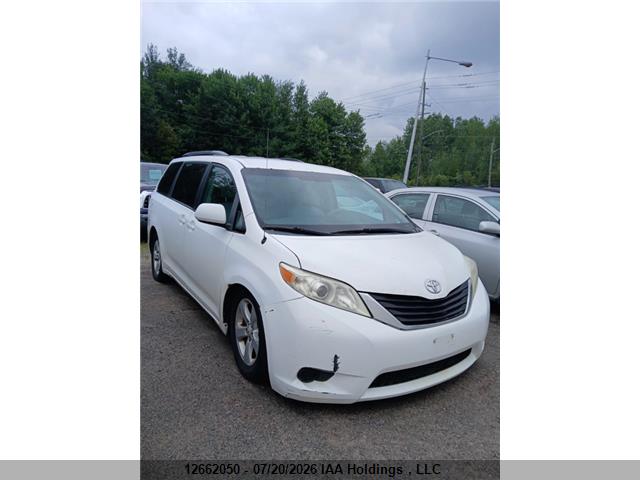 2012 TOYOTA SIENNA LE thumbnail 3
