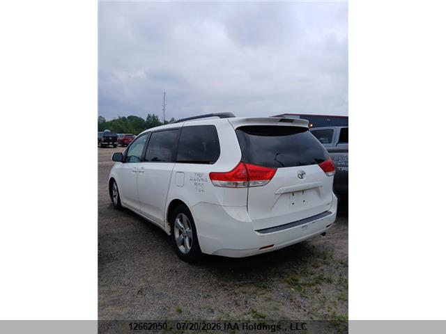 2012 TOYOTA SIENNA LE thumbnail 4