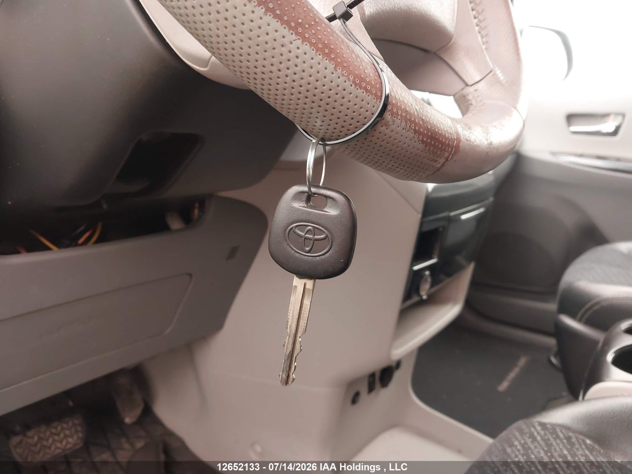2012 TOYOTA SIENNA SE 8 PASSENGER thumbnail 12