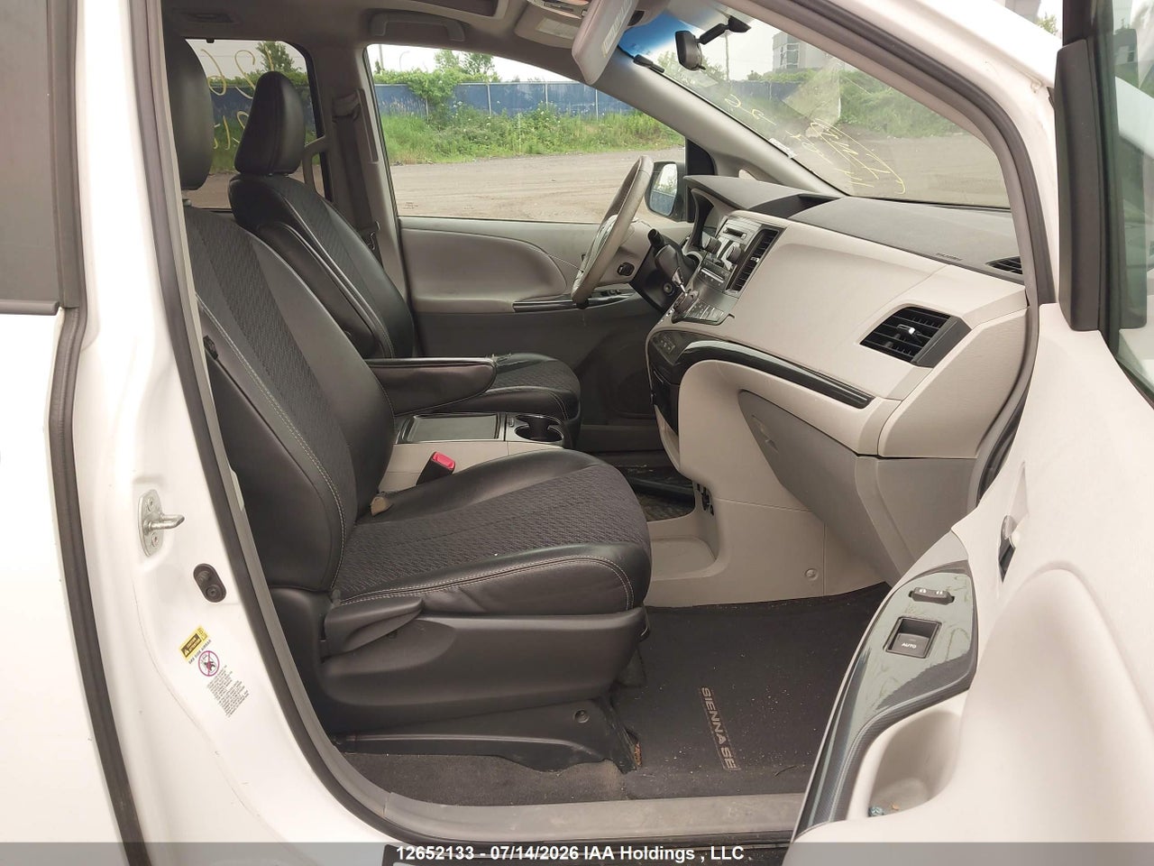 2012 TOYOTA SIENNA SE 8 PASSENGER thumbnail 6