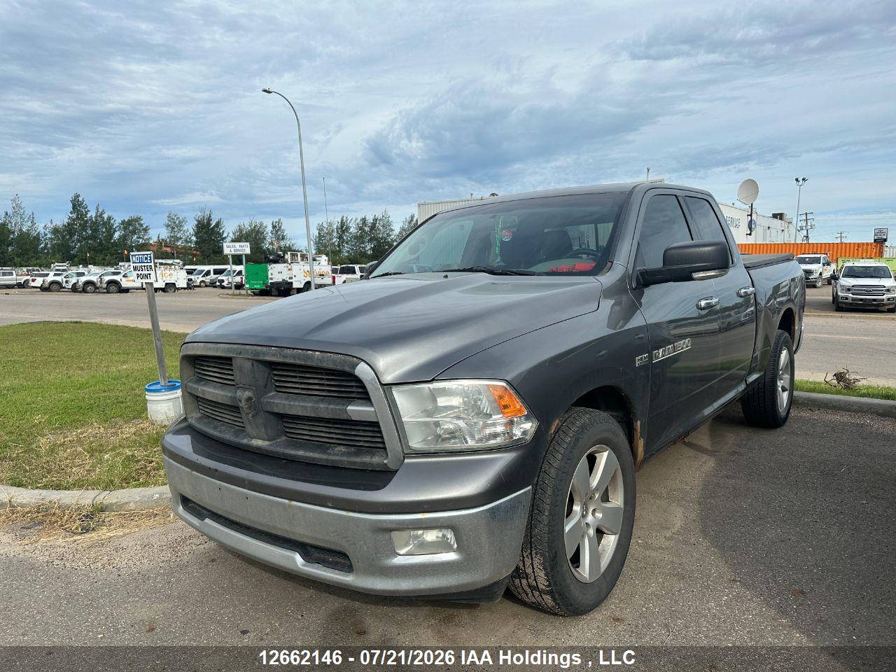 2012 RAM 1500 SLT thumbnail 3