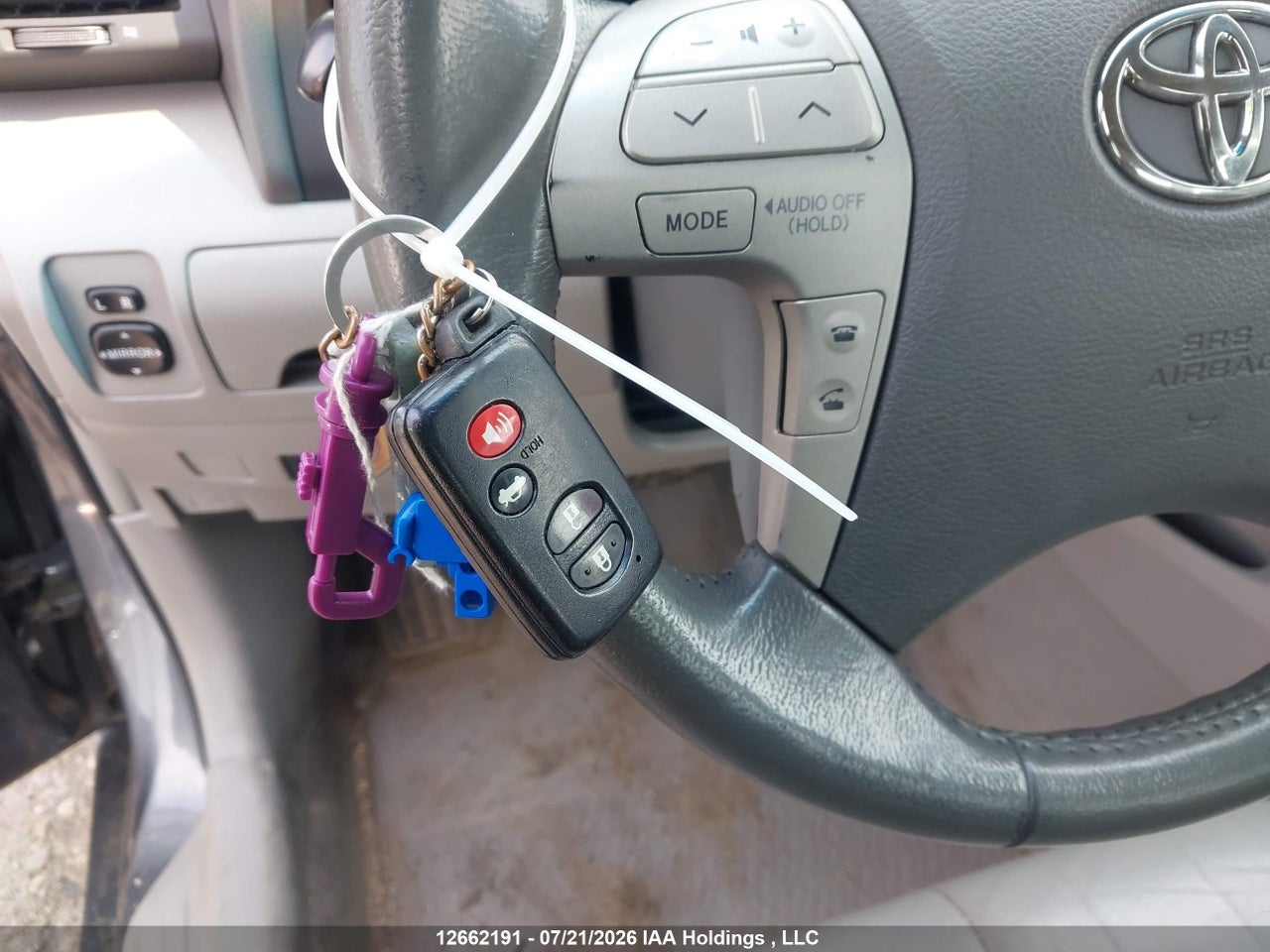 2011 TOYOTA CAMRY thumbnail 12