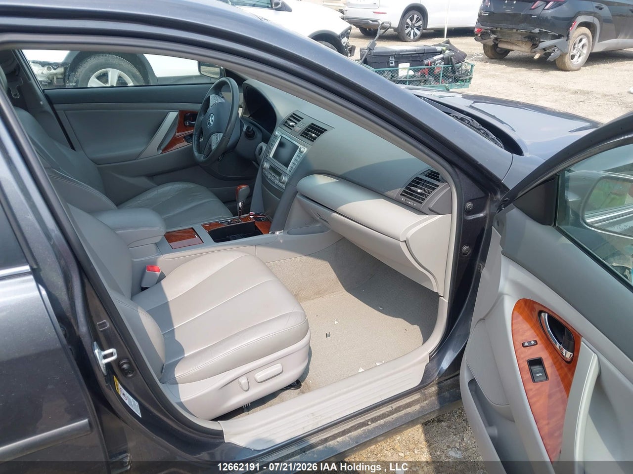 2011 TOYOTA CAMRY thumbnail 6