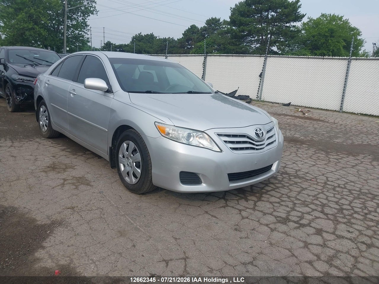 2010 TOYOTA CAMRY LE thumbnail 2