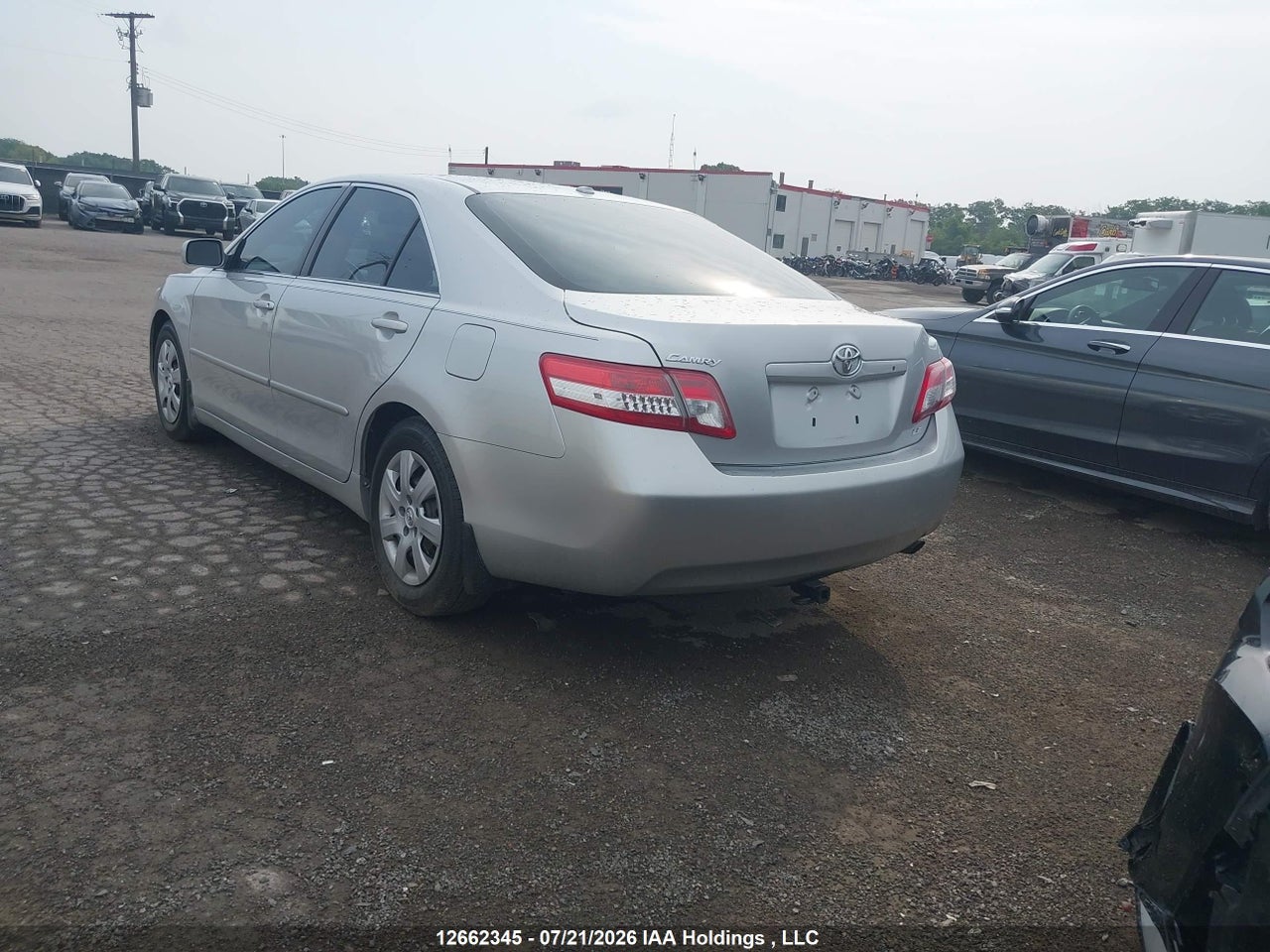2010 TOYOTA CAMRY LE thumbnail 4