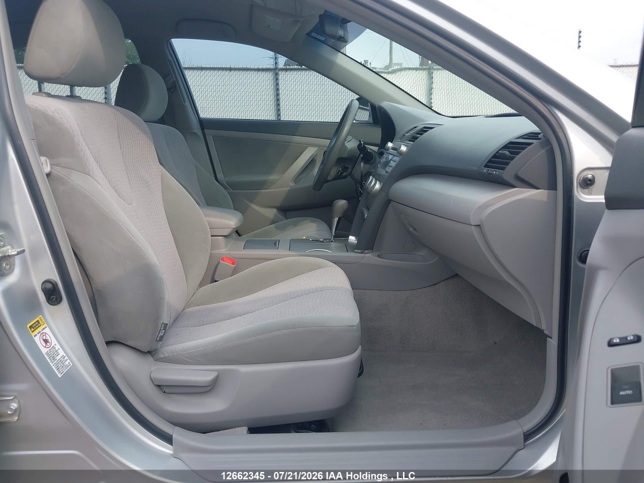 2010 TOYOTA CAMRY LE thumbnail 6