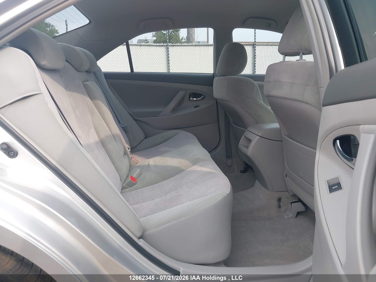 2010 TOYOTA CAMRY LE thumbnail 9