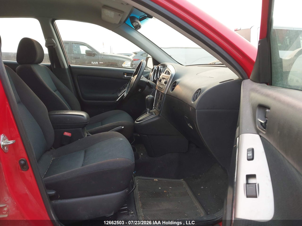 2005 TOYOTA COROLLA MATRIX XR thumbnail 6