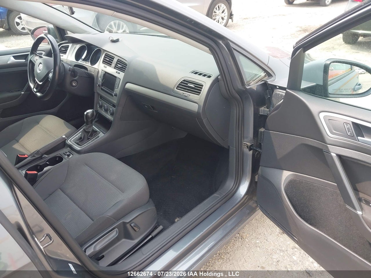 2015 VOLKSWAGEN GOLF thumbnail 6