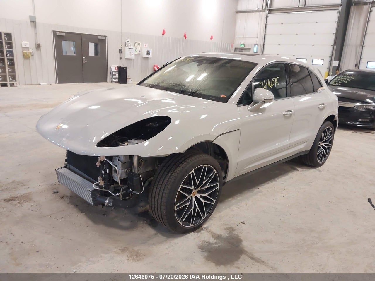 2025 PORSCHE MACAN T thumbnail 3
