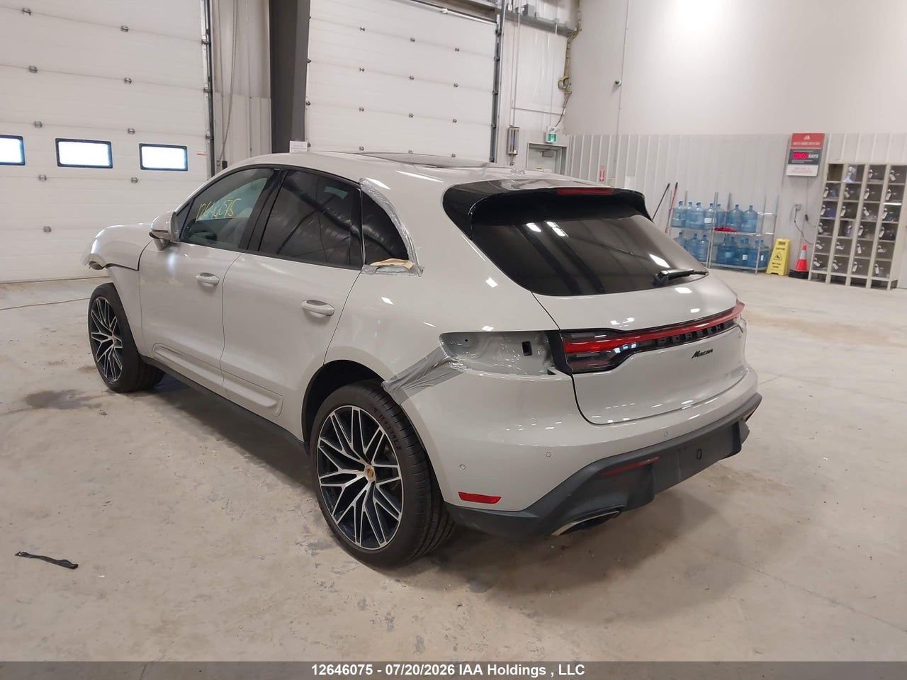 2025 PORSCHE MACAN T thumbnail 4
