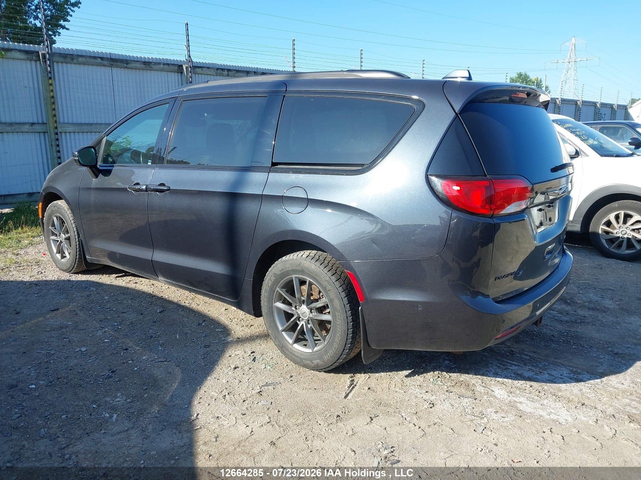2019 CHRYSLER PACIFICA LIMITED thumbnail 4