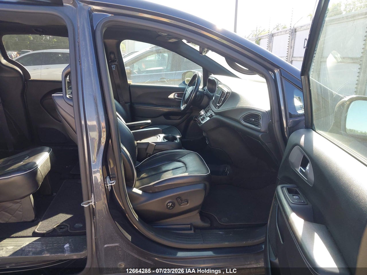 2019 CHRYSLER PACIFICA LIMITED thumbnail 6