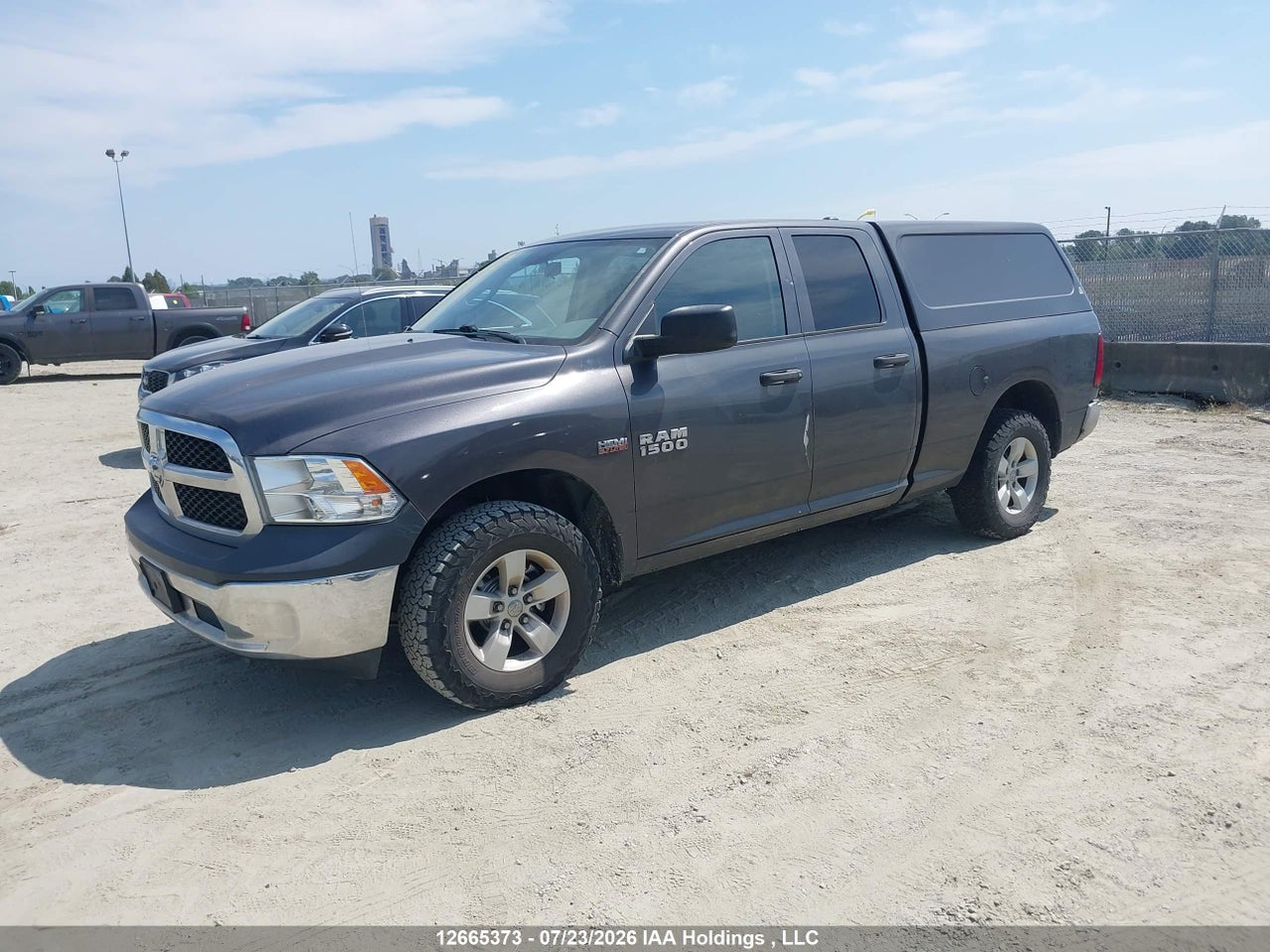 2017 RAM 1500 ST thumbnail 3