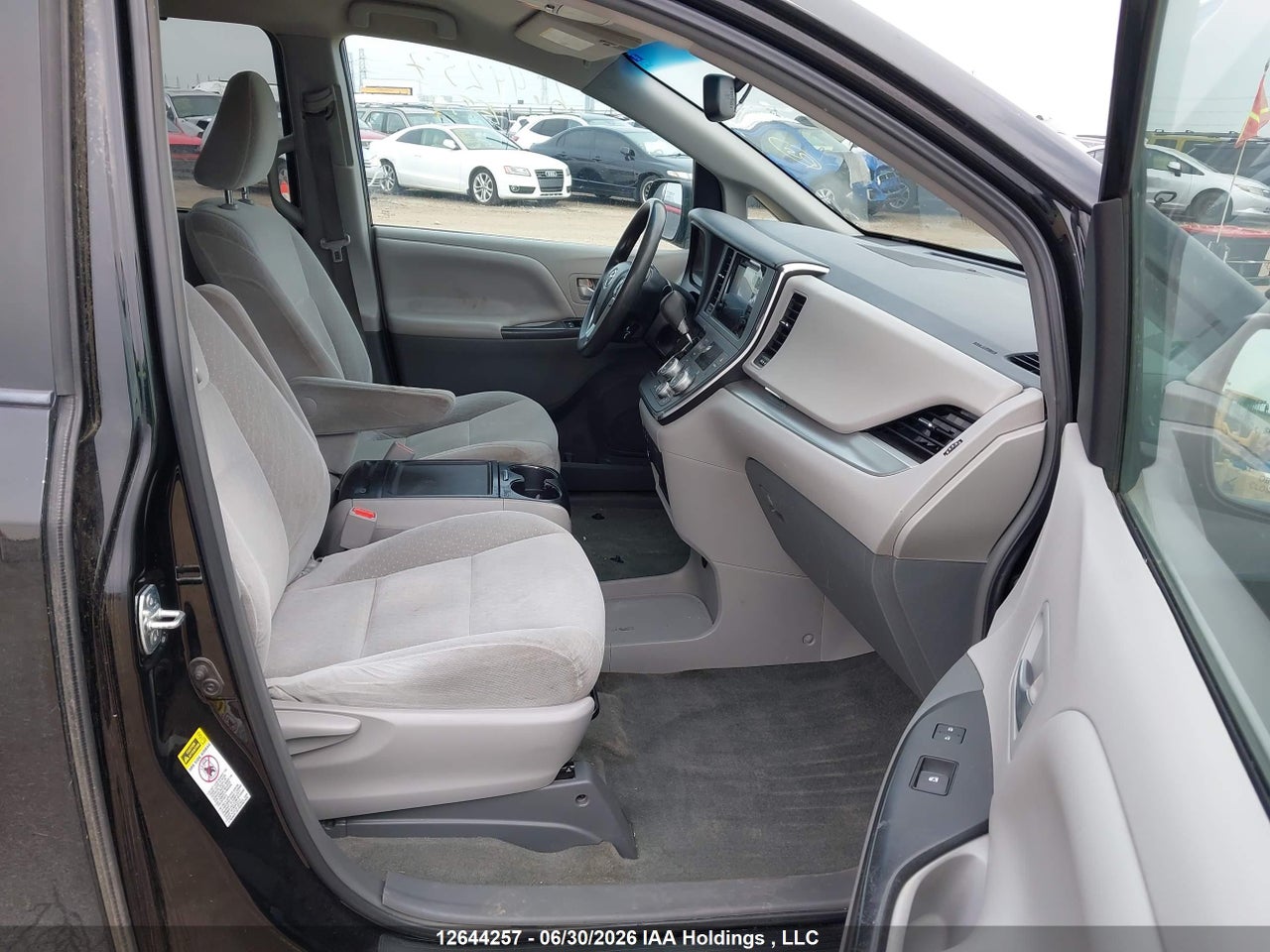 2015 TOYOTA SIENNA LE V6 thumbnail 6