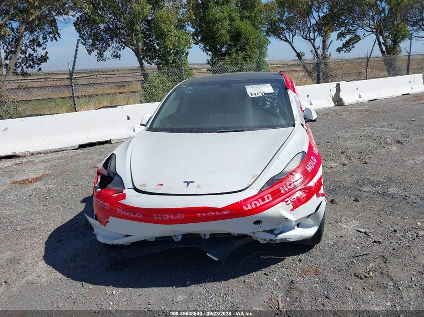 TESLA MODEL 3 - zdjęcie 13