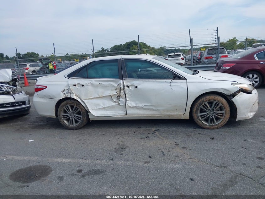 TOYOTA CAMRY - zdjęcie 13