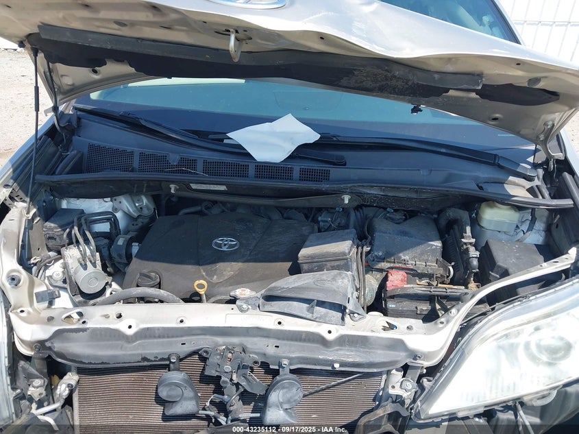 TOYOTA SIENNA - zdjęcie 10