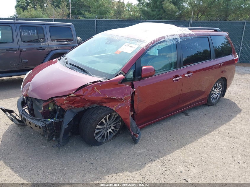 TOYOTA SIENNA - zdjęcie 2