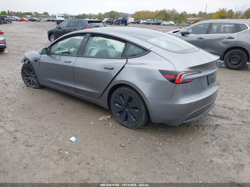 TESLA MODEL 3 - zdjęcie 3