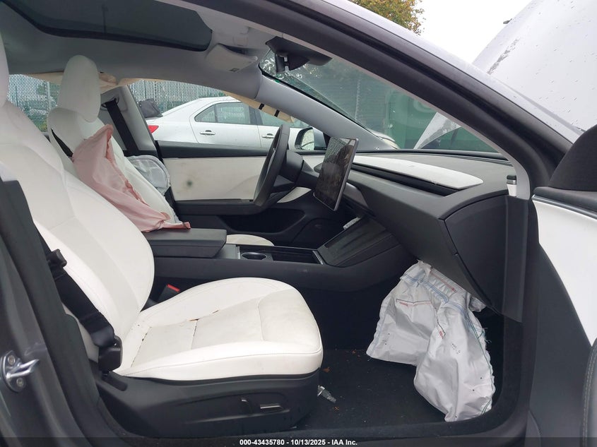 TESLA MODEL 3 - zdjęcie 5
