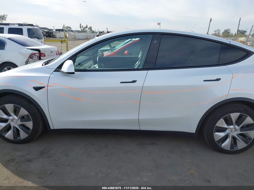 TESLA MODEL Y - zdjęcie 14