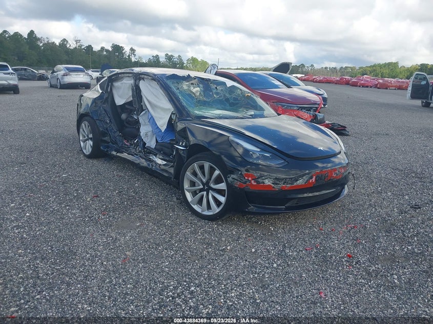 TESLA MODEL 3 - zdjęcie 1