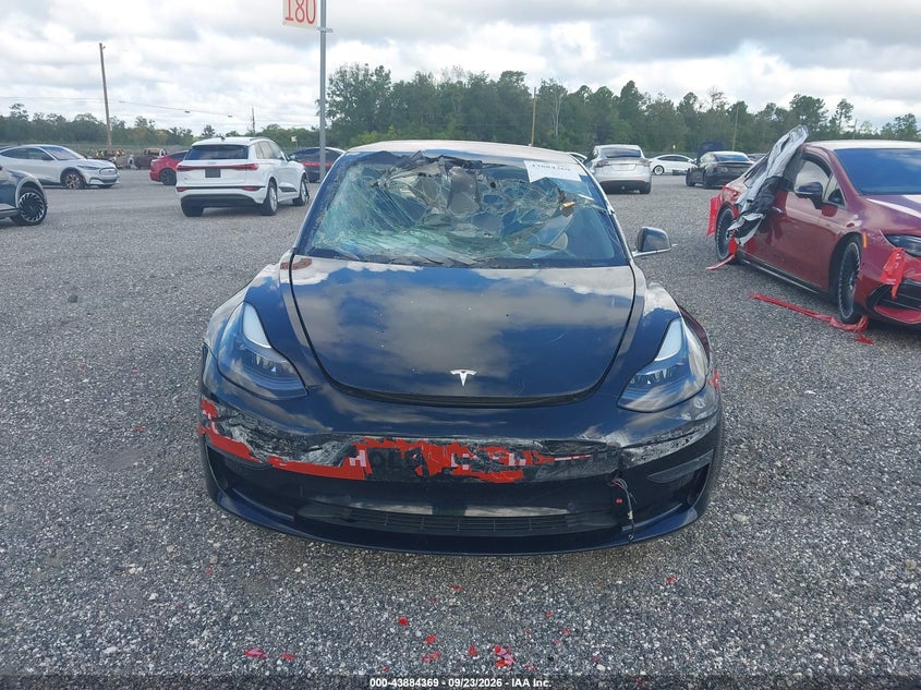 TESLA MODEL 3 - zdjęcie 11