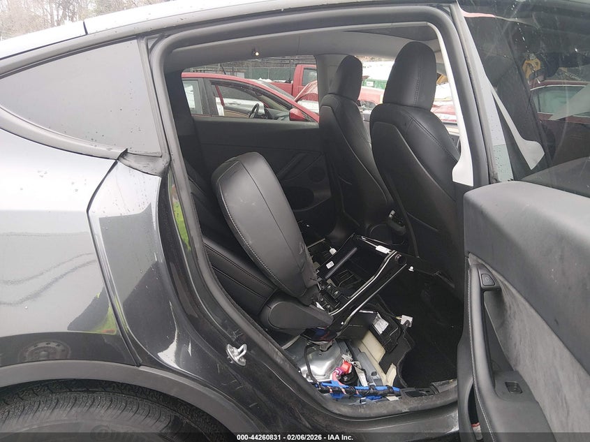 TESLA MODEL Y - zdjęcie 8