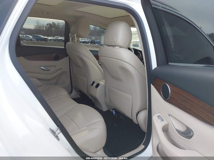 MERCEDES-BENZ GLC 300 - zdjęcie 8