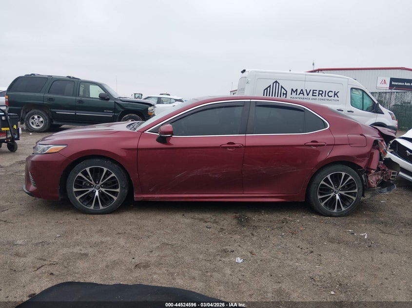 TOYOTA CAMRY - zdjęcie 14