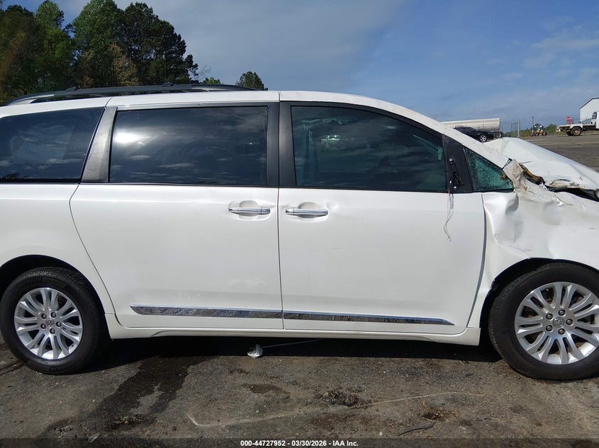 TOYOTA SIENNA - zdjęcie 14