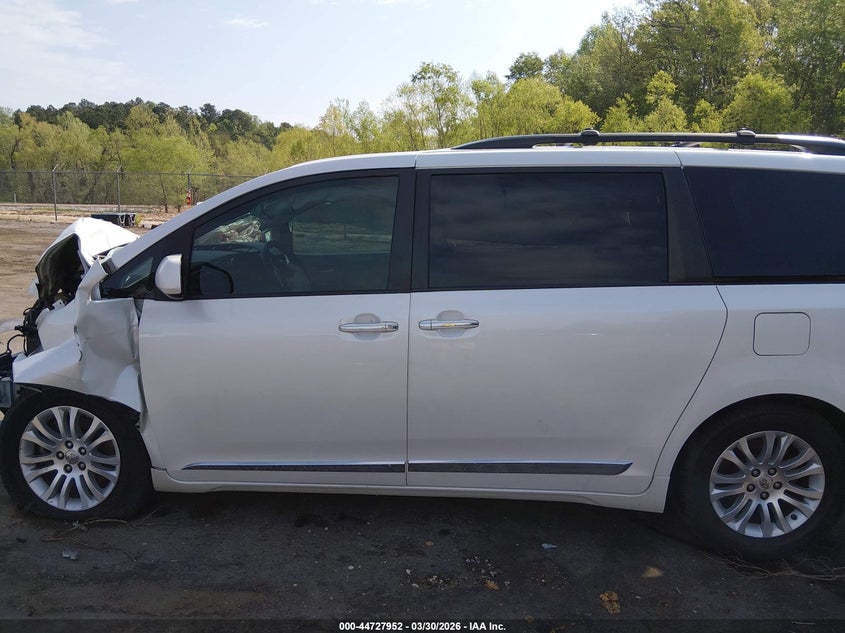 TOYOTA SIENNA - zdjęcie 15