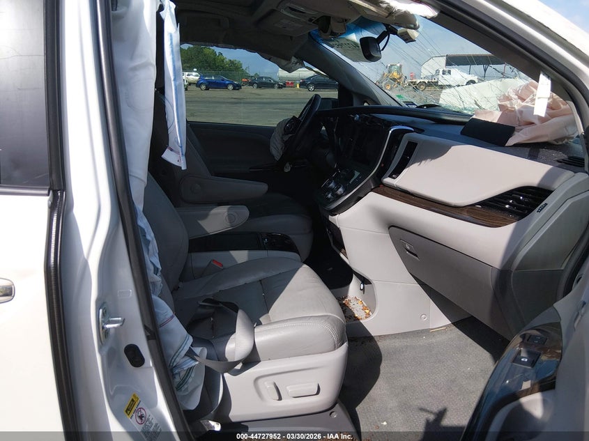 TOYOTA SIENNA - zdjęcie 5