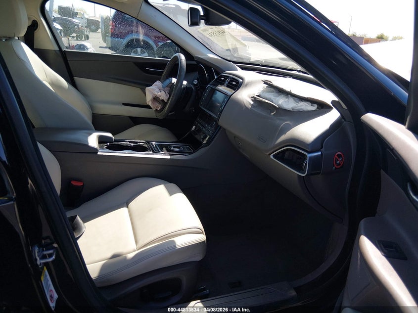 JAGUAR XE - zdjęcie 5