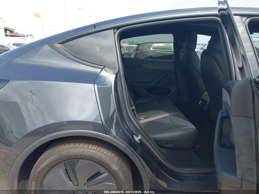 TESLA MODEL Y - zdjęcie 8
