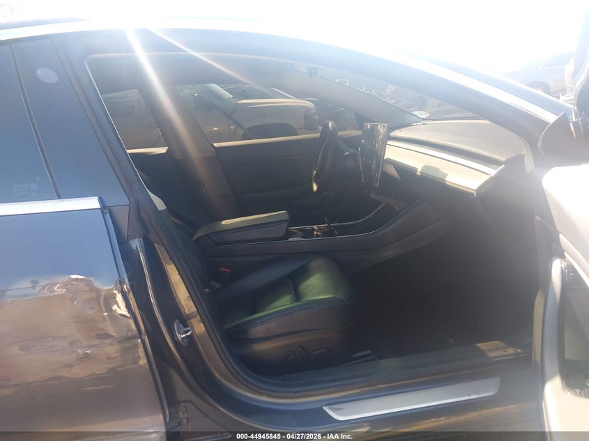 TESLA MODEL 3 - zdjęcie 5