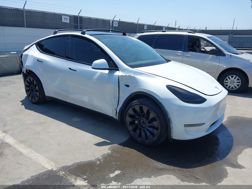 TESLA MODEL Y - zdjęcie 1