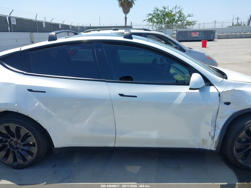 TESLA MODEL Y - zdjęcie 13