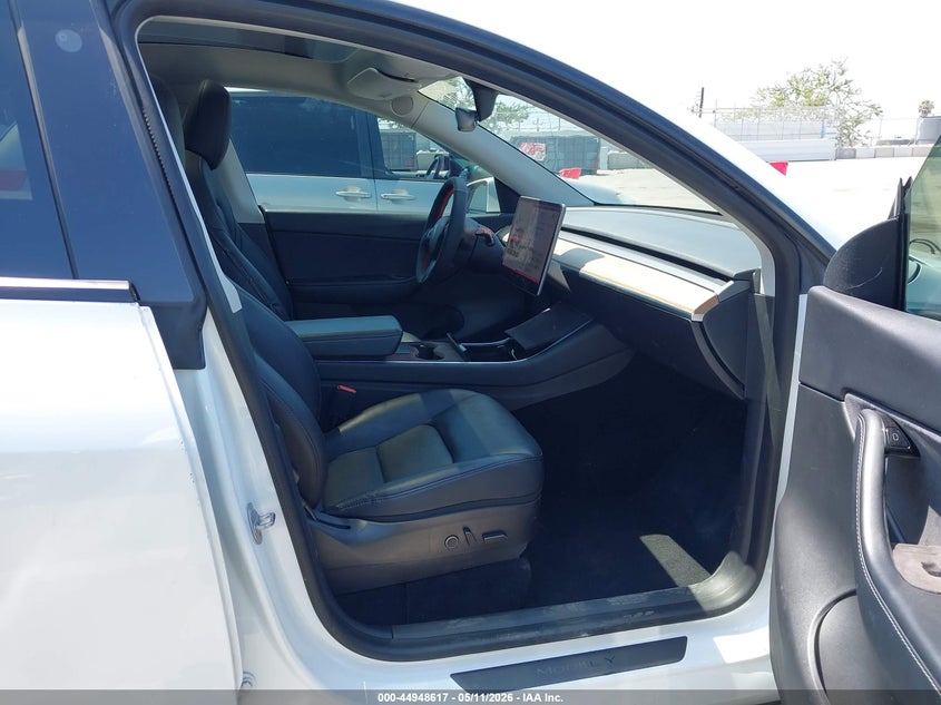 TESLA MODEL Y - zdjęcie 5