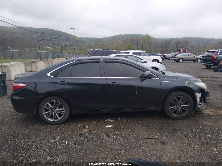 TOYOTA CAMRY HYBRID - zdjęcie 14