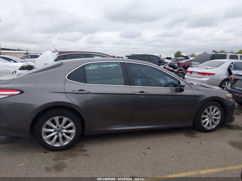 TOYOTA CAMRY - zdjęcie 13