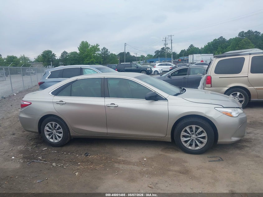 TOYOTA CAMRY - zdjęcie 13