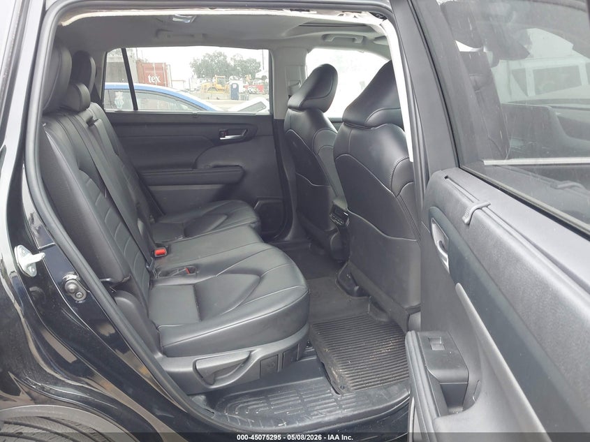 TOYOTA HIGHLANDER - zdjęcie 8