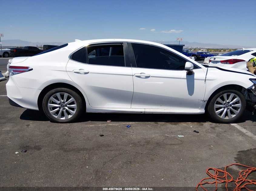 TOYOTA CAMRY - zdjęcie 13