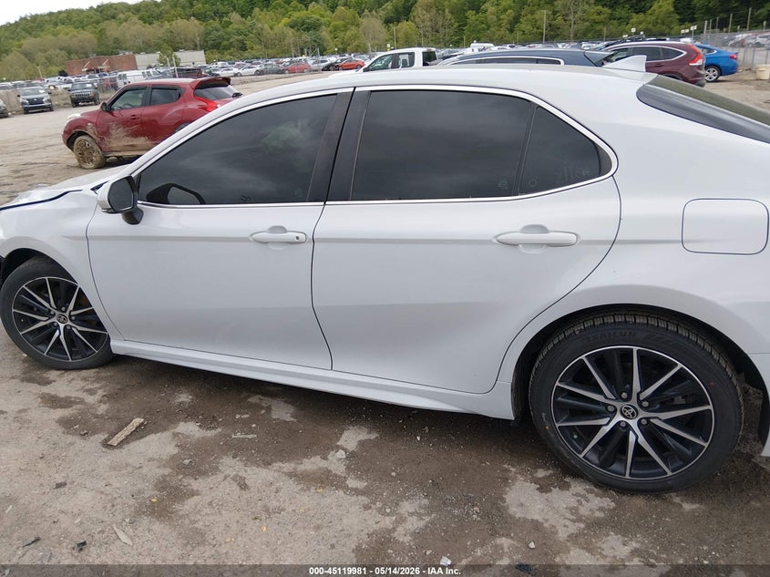 TOYOTA CAMRY - zdjęcie 15