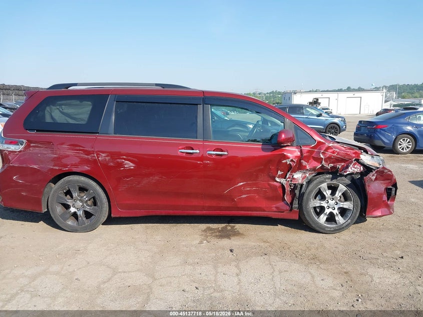 TOYOTA SIENNA - zdjęcie 6