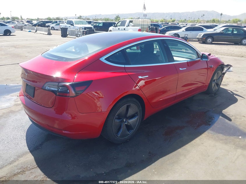 TESLA MODEL 3 - zdjęcie 4