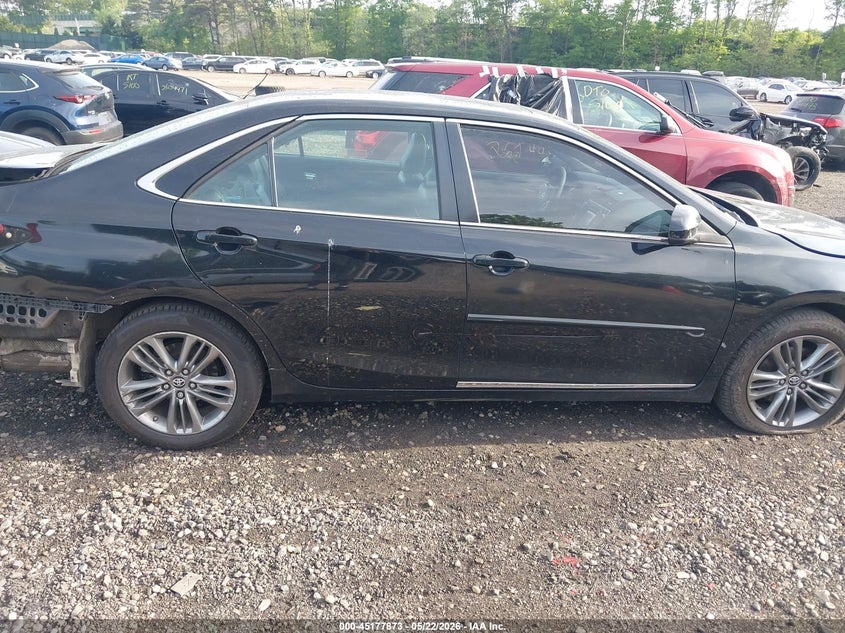 TOYOTA CAMRY - zdjęcie 13