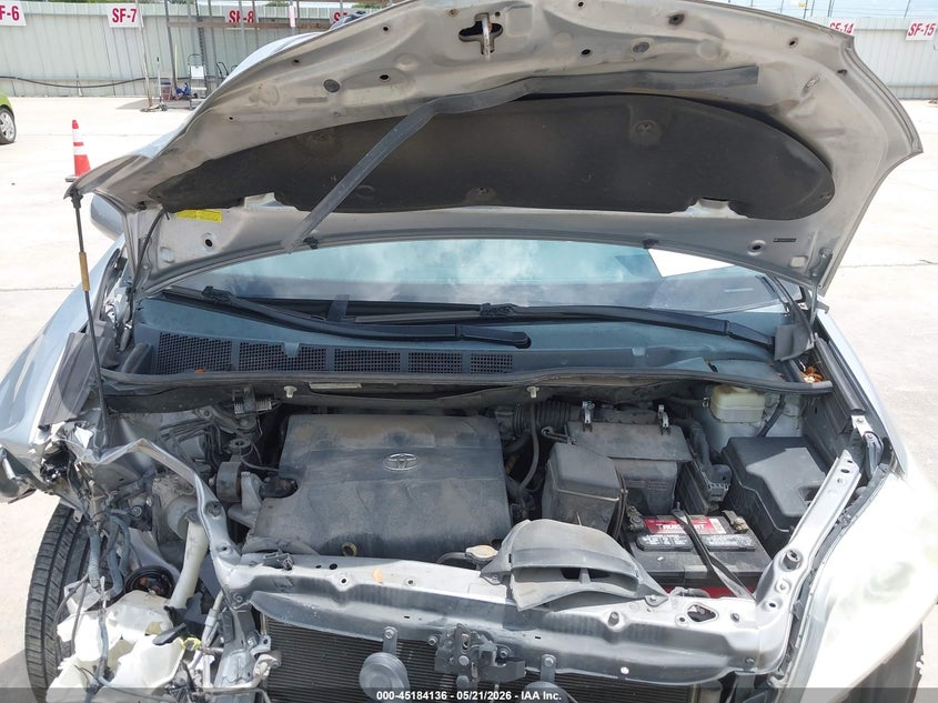 TOYOTA SIENNA - zdjęcie 10